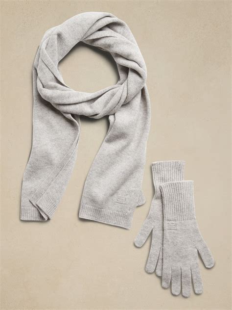 Scarves & Gloves 